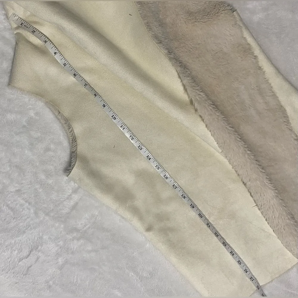 Romeo & Juliet Couture Faux Fur Collar Vest - Image 9