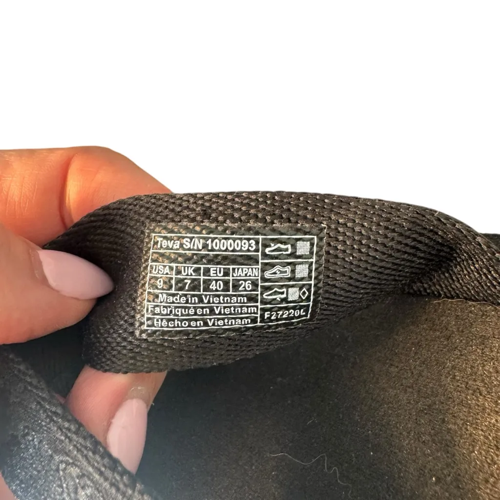 Teva - Flip Flop Sandals Black Patterned Platform Strap Sz 9 - Image 7