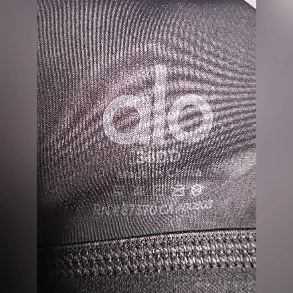 ALO Yoga Power Play High Impact Sport Bra 38DD in Black - Image 9