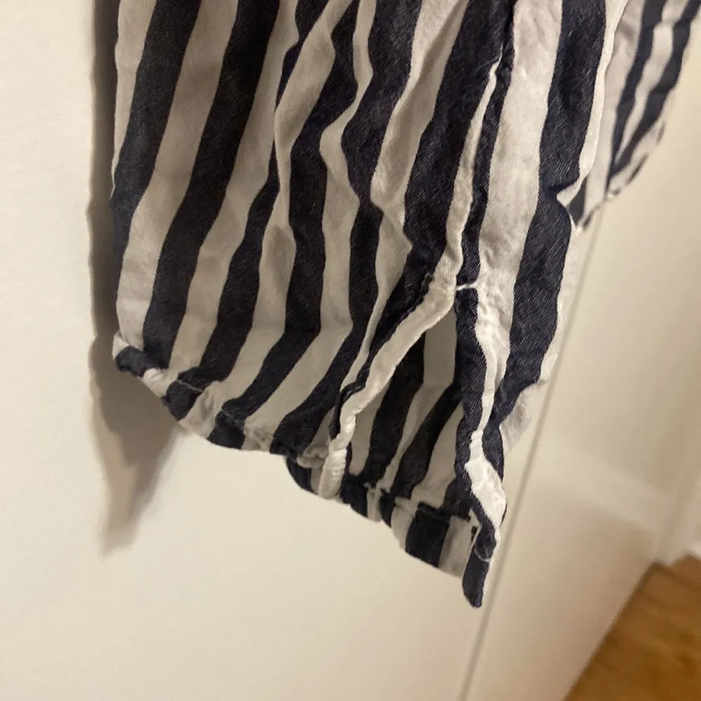 Old Navy Blouse Women’s Size Medium High Neck Tank Top Blue/White Stripe - Image 6