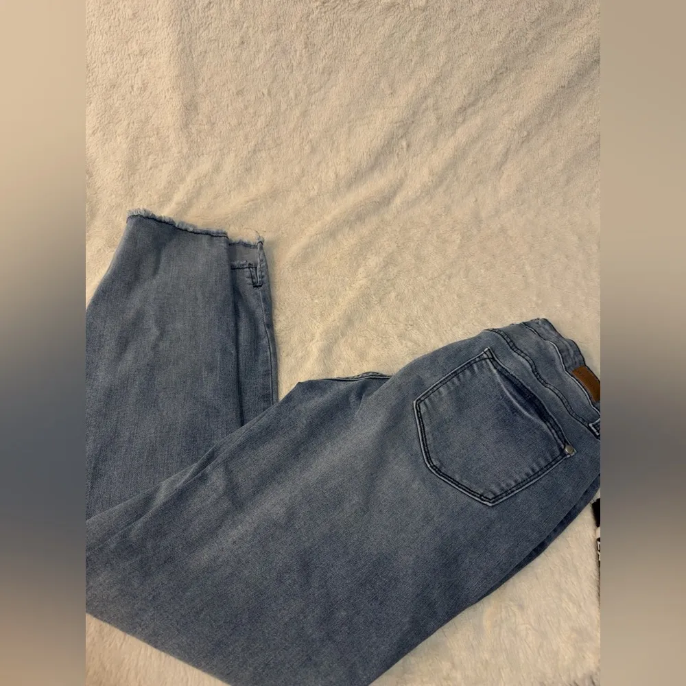 JUDY BLUE women's midrise raw hem side slit jeans in medium wash size 29 - Image 9