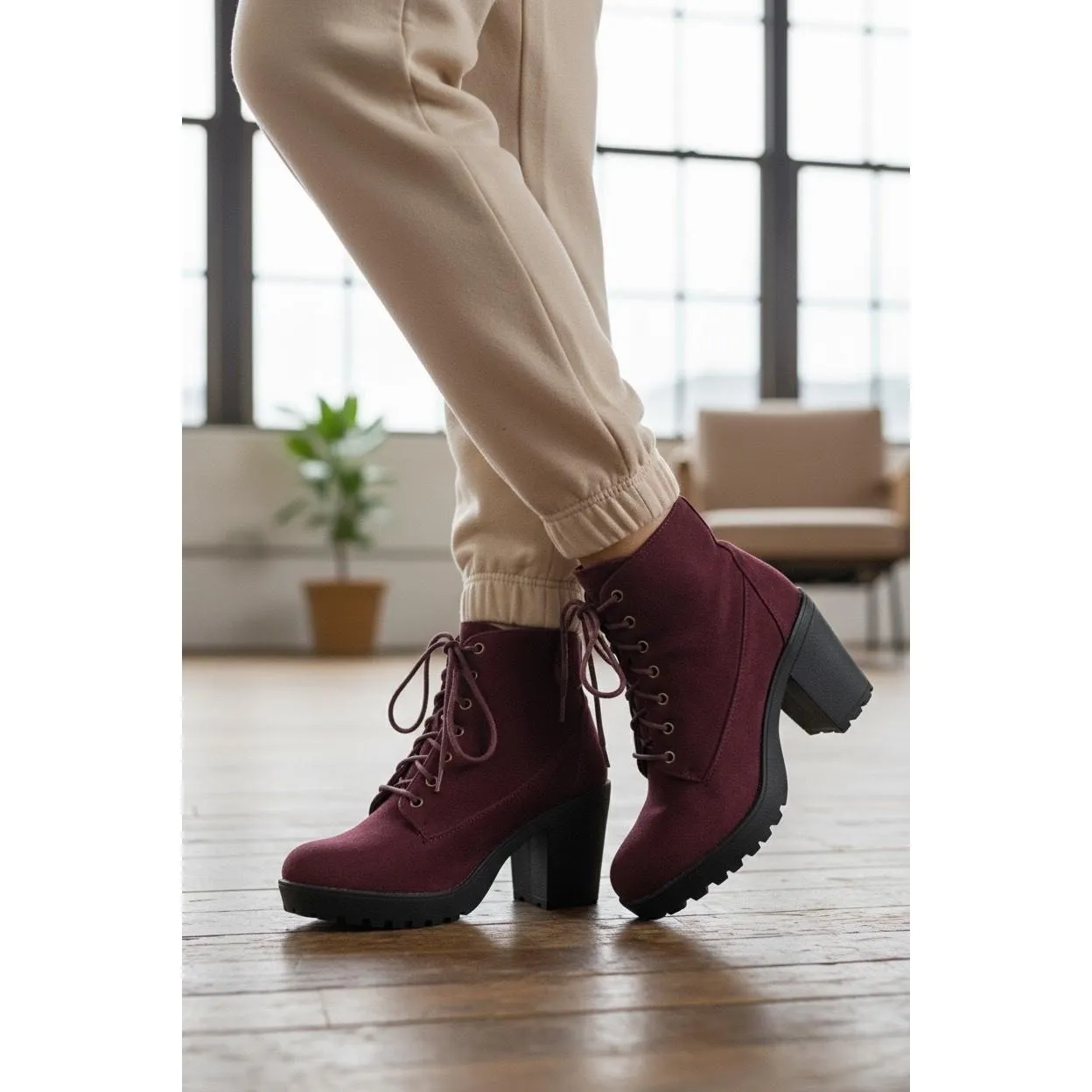 NWT TOP MODA Womens Ankle Boots Burgandy Faux Leather Lace Up Side Zip Heel - Image 2