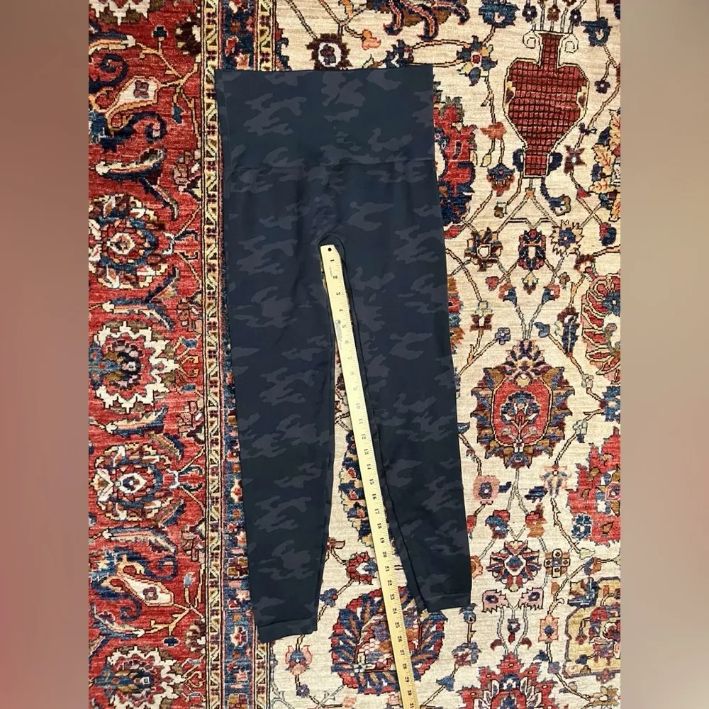Women’s Spanx Camo Slimming Pull On Leggings Size Large - Image 6