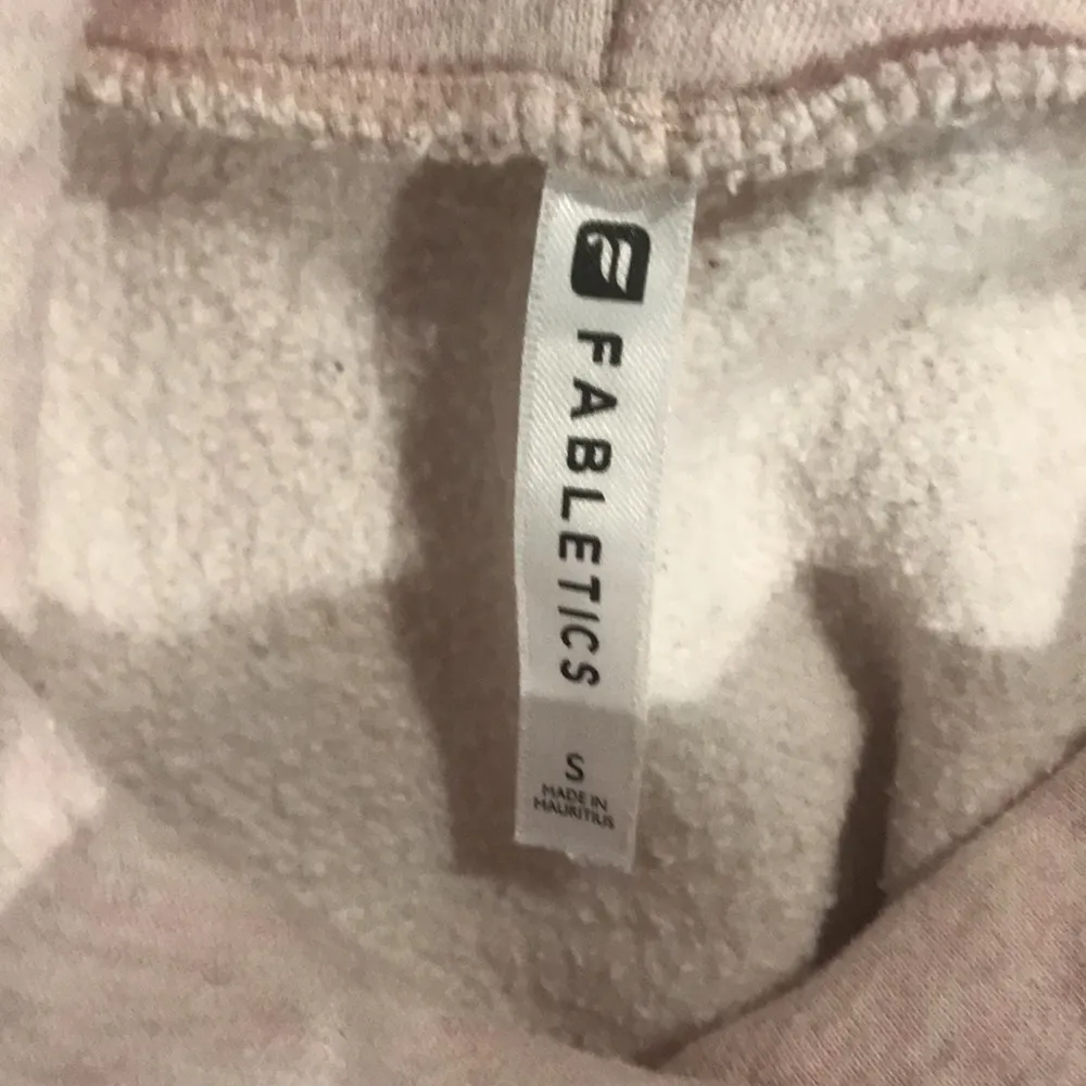 Fabletics funnel neck zipper kangaroo pouch pocket thumb hole cuff sweatshirt - Image 6