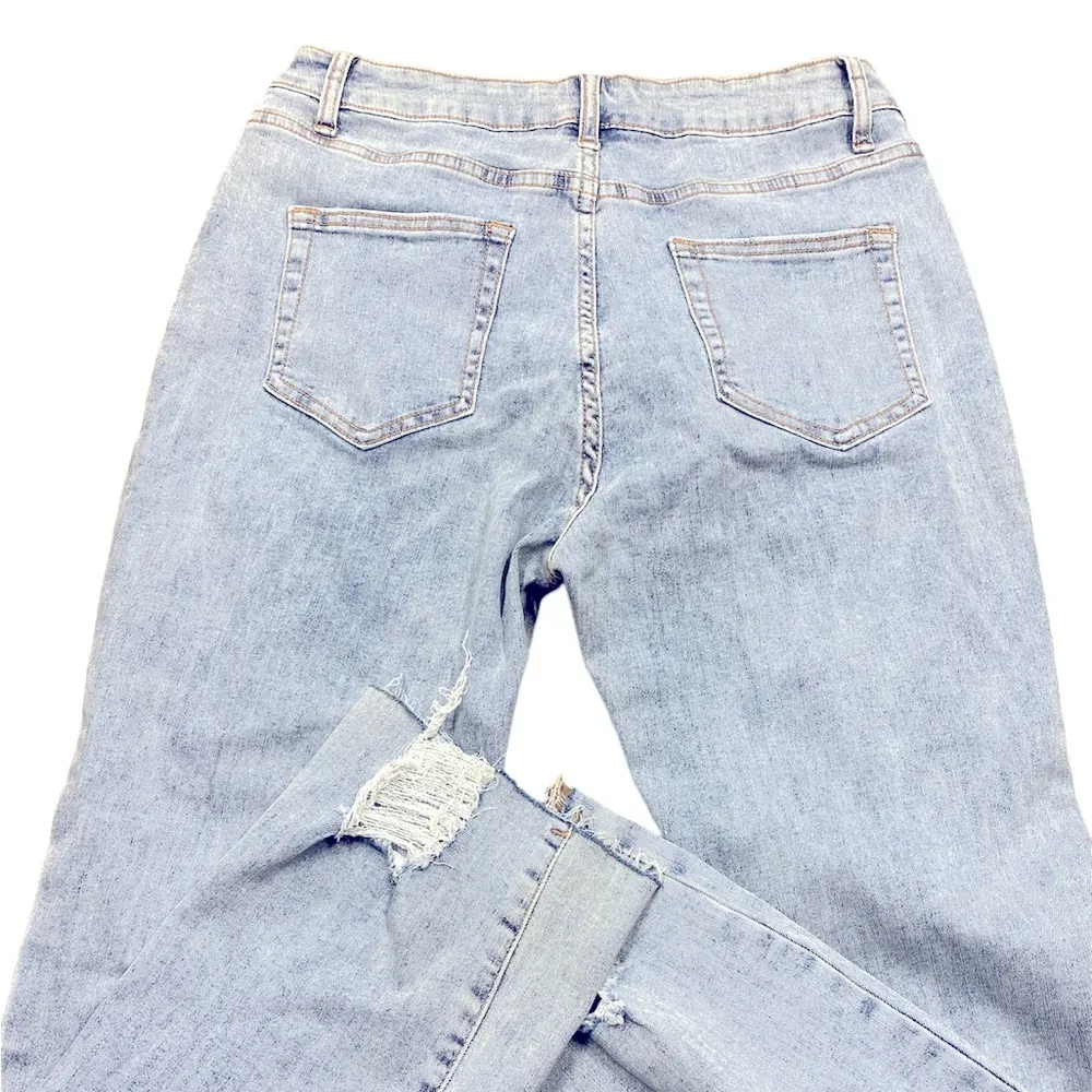 Distressed jeans size medium - Image 3