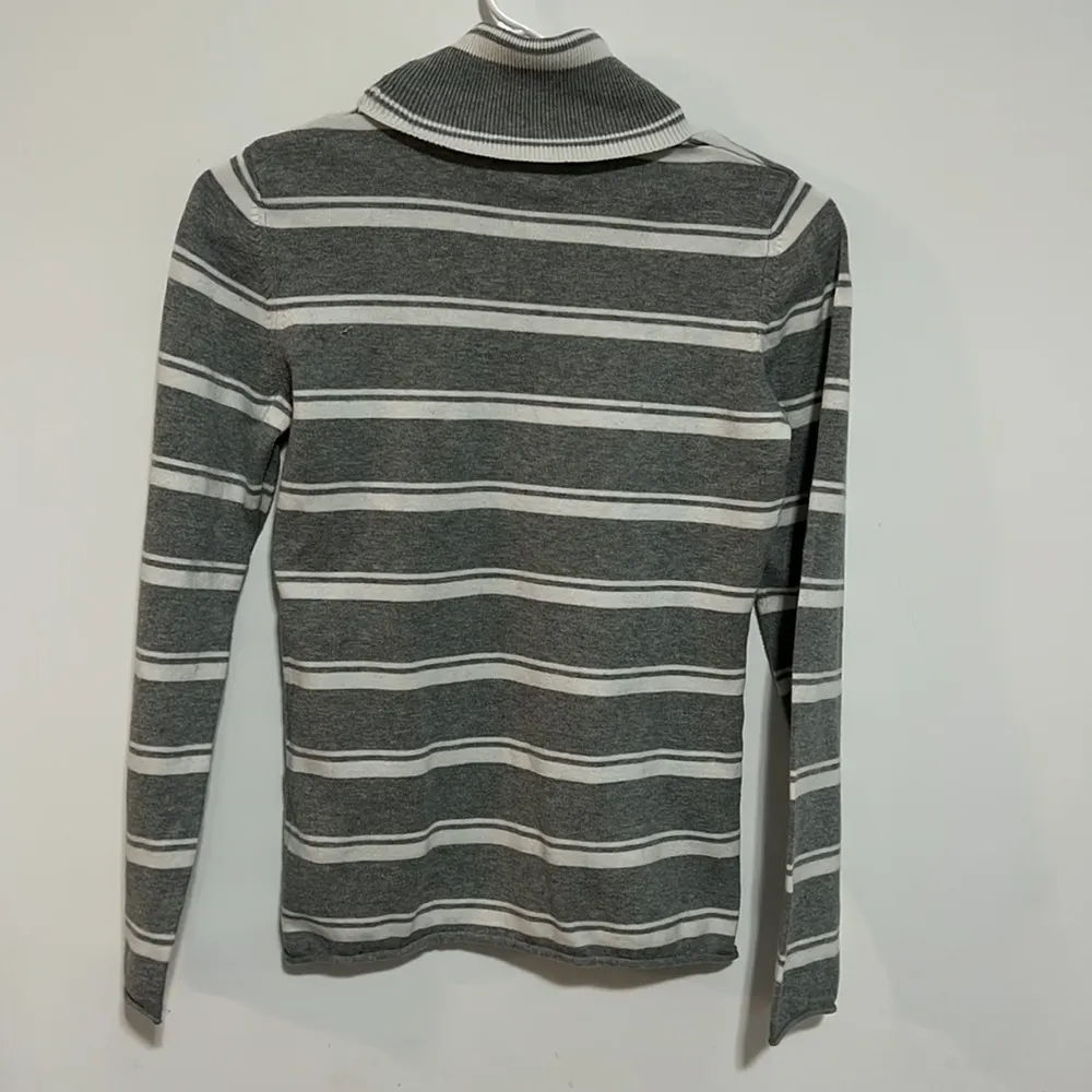 BANANA Republic Turtle Neck Long Sleeve Shirt Grey and White Striped Size Small - Image 6