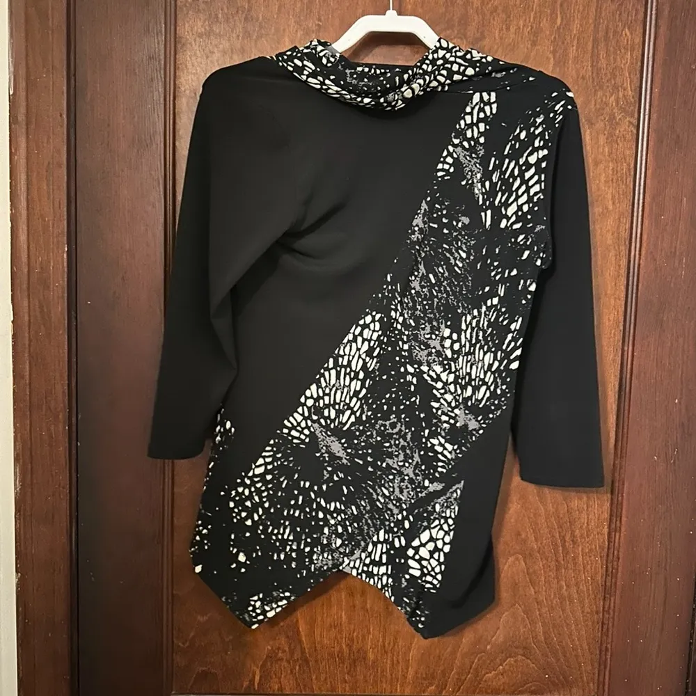 Andria Lieu Abstract Print Shark Bite Hem Blouse Size S Black - Image 3