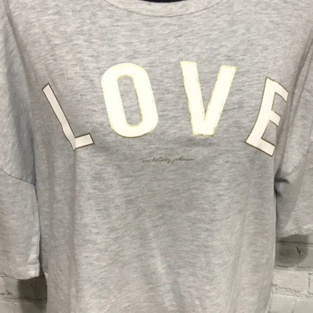 Betsey Johnson LOVE Cropped Tee Boxy Casual Fit - Image 2