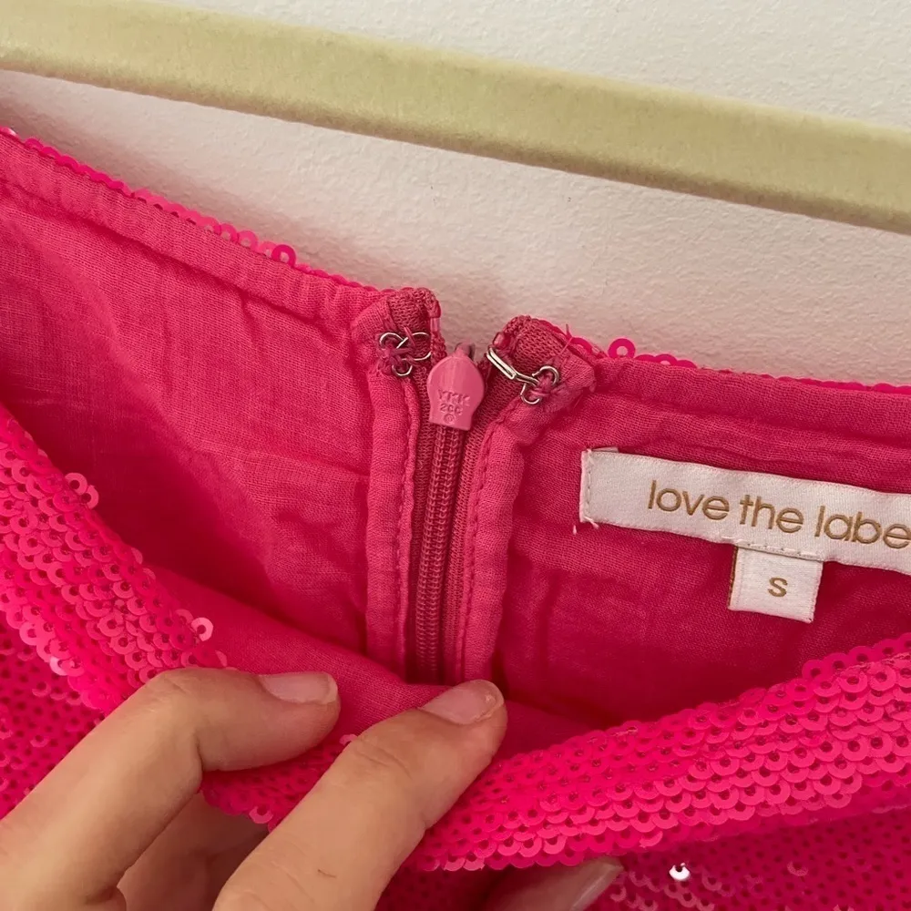 Love the Label NWT Sequin Mini Skirt in hot Pink, Size Small Pink - Image 7