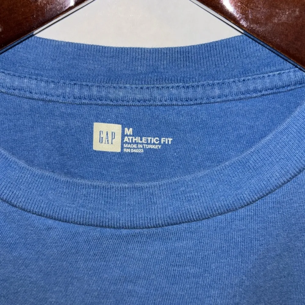 GAP ATHLETIC FIT BLUE TEE SHIRT “ MOTHER’S DINER”
FUN GRAPHIC TEE SHIRT MEDIUM - Image 3