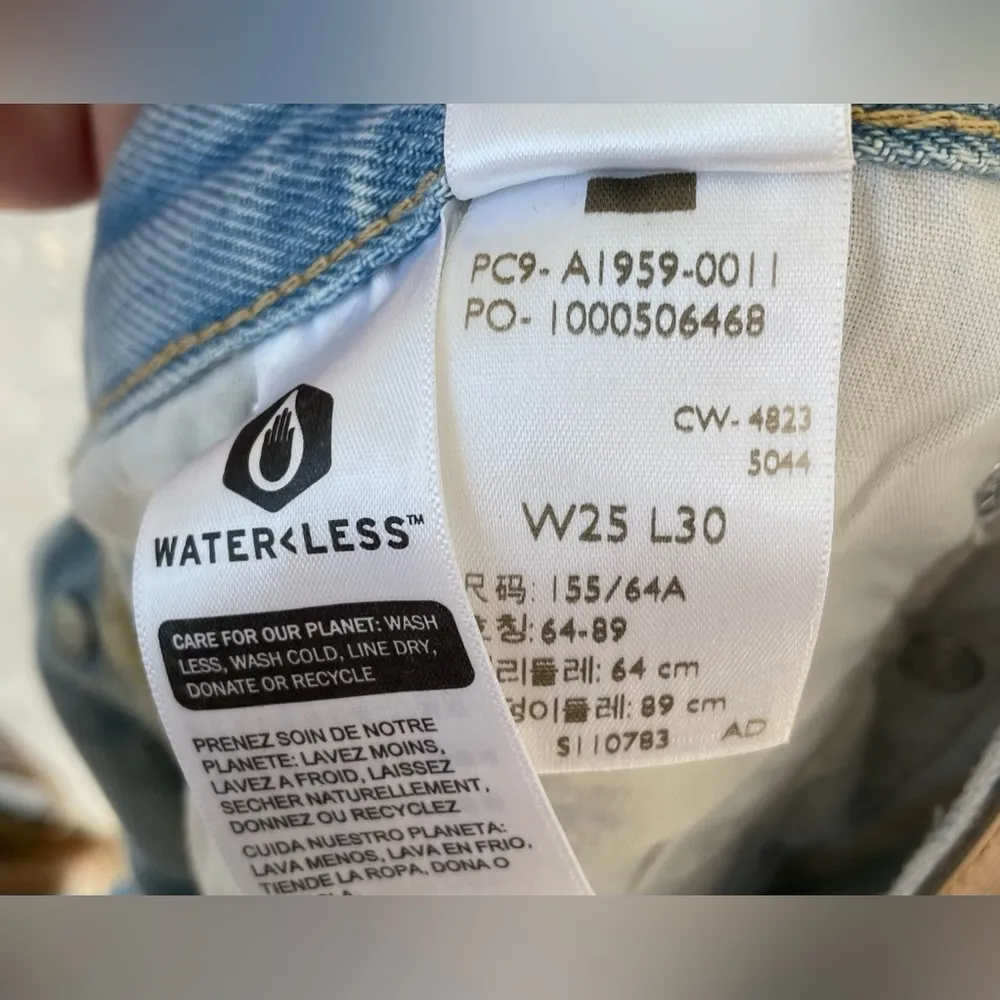 LEVI'S 501® '90s Women's Jeans, Shout Out Stone - Medium Wash; W 25”/L 30” - Image 12