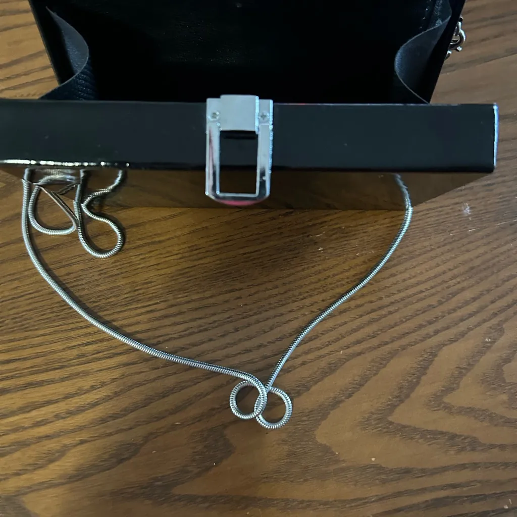 Dollar Bill Clutch Bag with Chain Excellent condition!! No flaws!! Green - Image 7