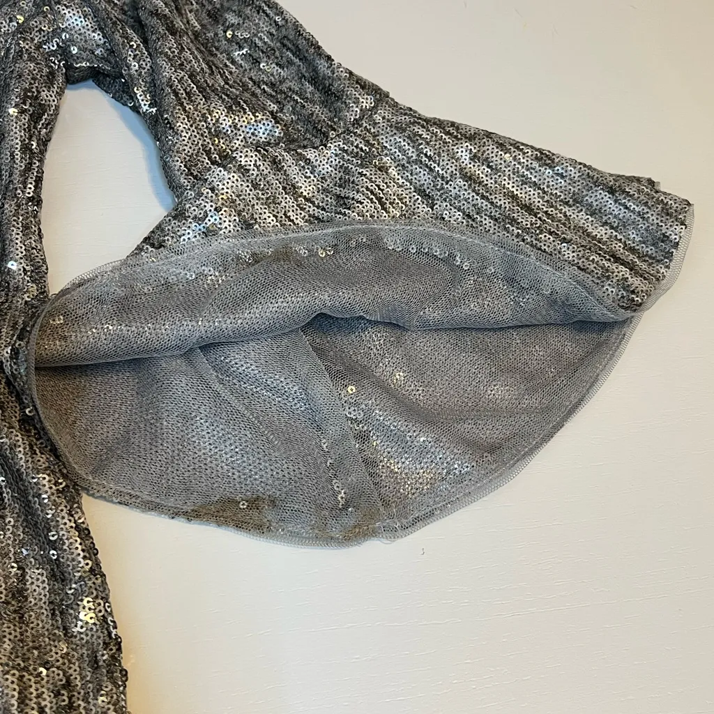 Adrianna Papell Bell Sleeve Sequence Silver Dress Size 8P - Image 16