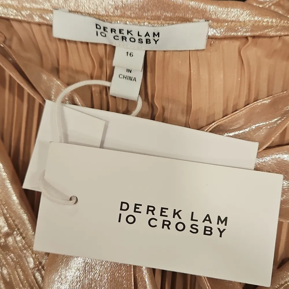 💕DEREK LAM 10 CROSBY💕 Ellery Metallic Plissé Tie-Neck Top ~ Pink Silver 16 NWT - Image 16