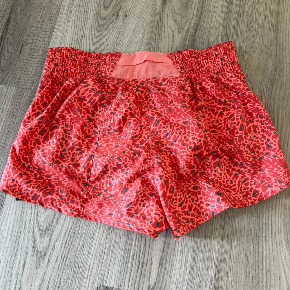 Nike One DriFit Mid Rise 3" Size Small Womens Desert Coral Pink Lined Shorts - Image 5