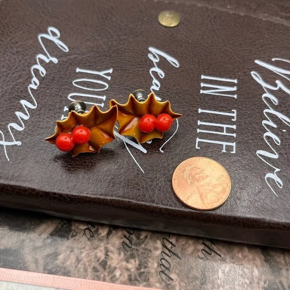 Vintage Holly Berry Earrings Screwback Retro Christmas Holiday Red Brown - Image 2