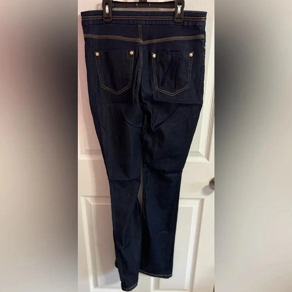 Marciano by Guess dark wash jeans with gold accents - Image 4