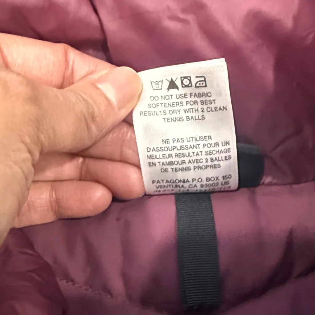 Patagonia  Women's Puffer Jacket - Burgundy
small Women’s Goose Down Coat - Image 7