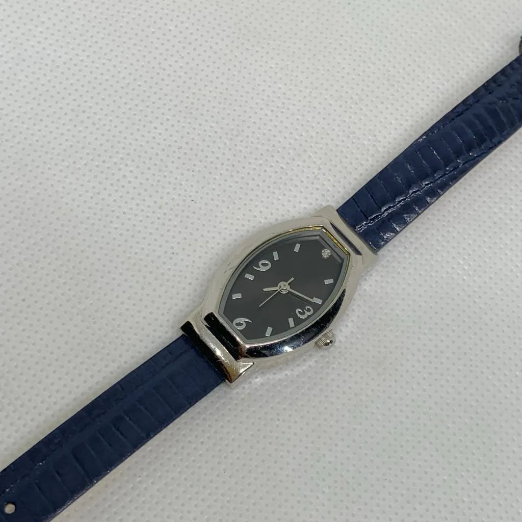 Women classic quartz analog watch silver tone 20mm oval blue leather running - Image 2