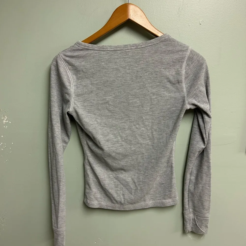 Fabletics Gray V-Neck Long Sleeve Top - Image 4
