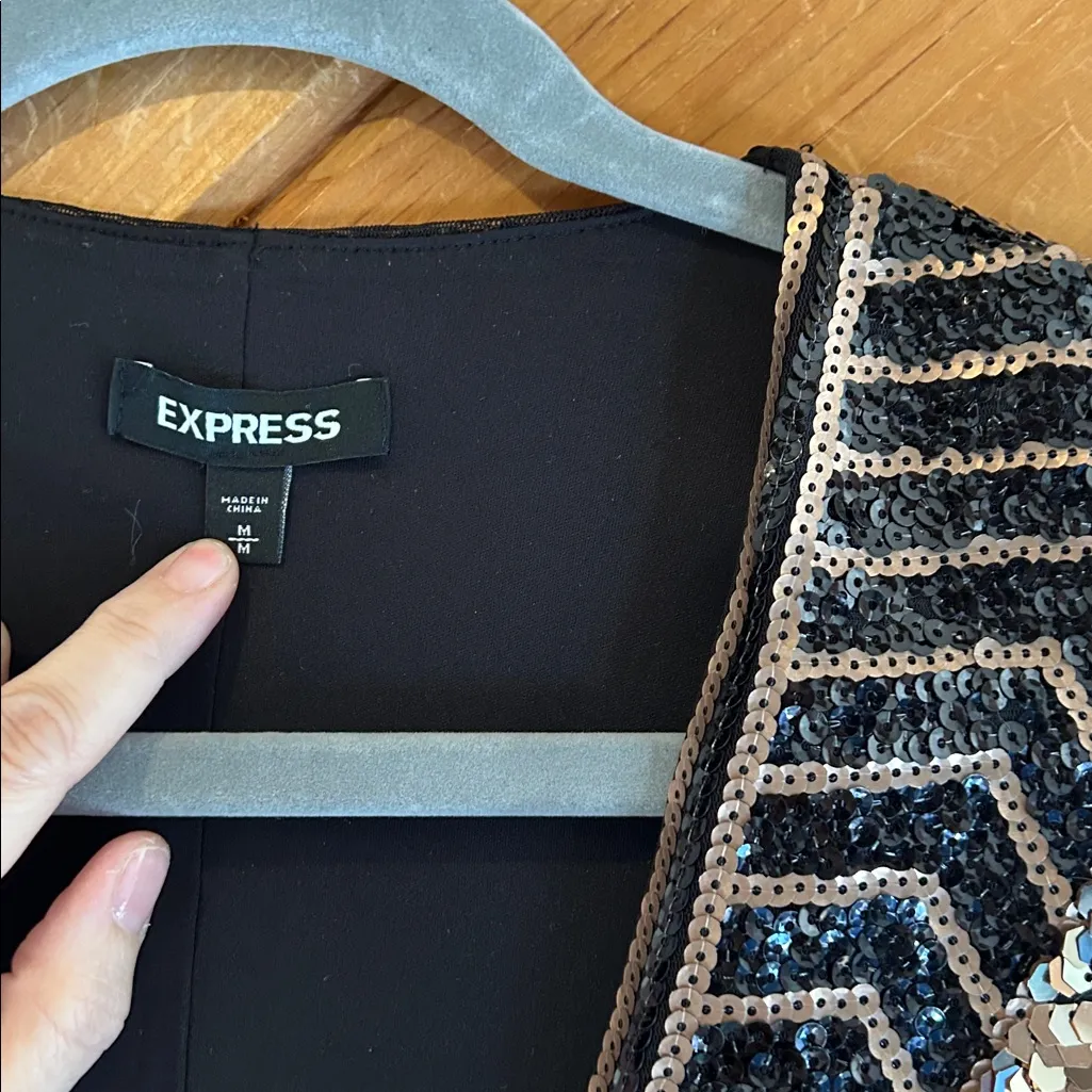 Express sequin shiny gold & black vneck long sleeve bodycon dress - Image 6