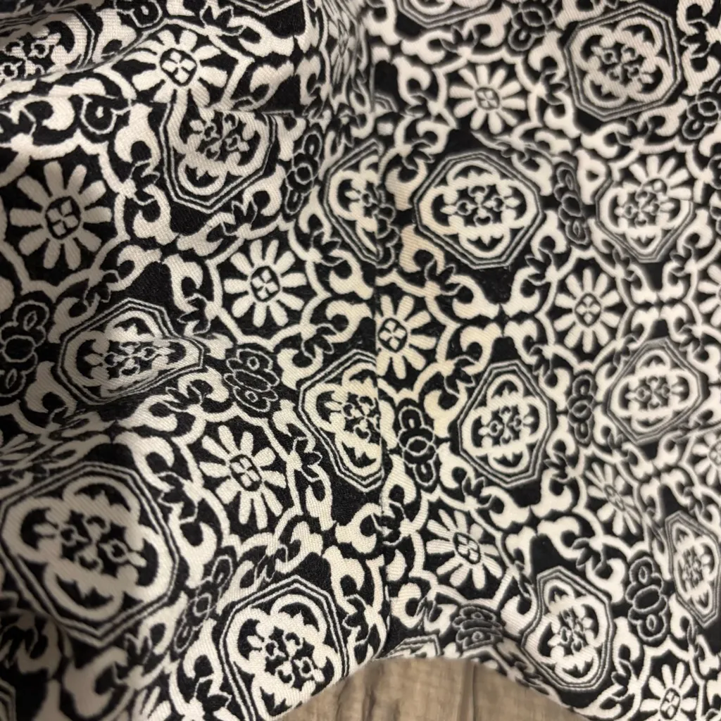 Chico’s Floral Geometric straight leg Dress Pants Navy Blue White size 3R - Image 12