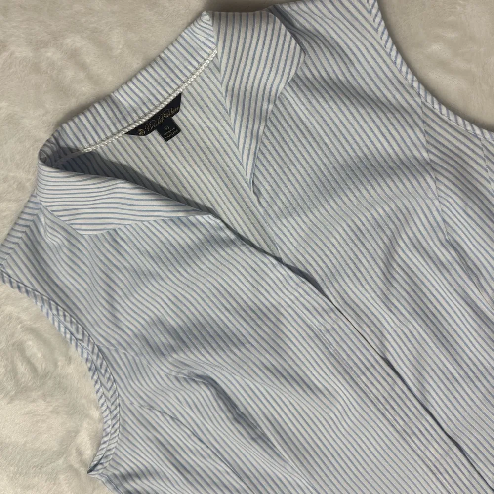 Brooks Brothers White and Blue Sleeveless Button Down Shirt - Image 4