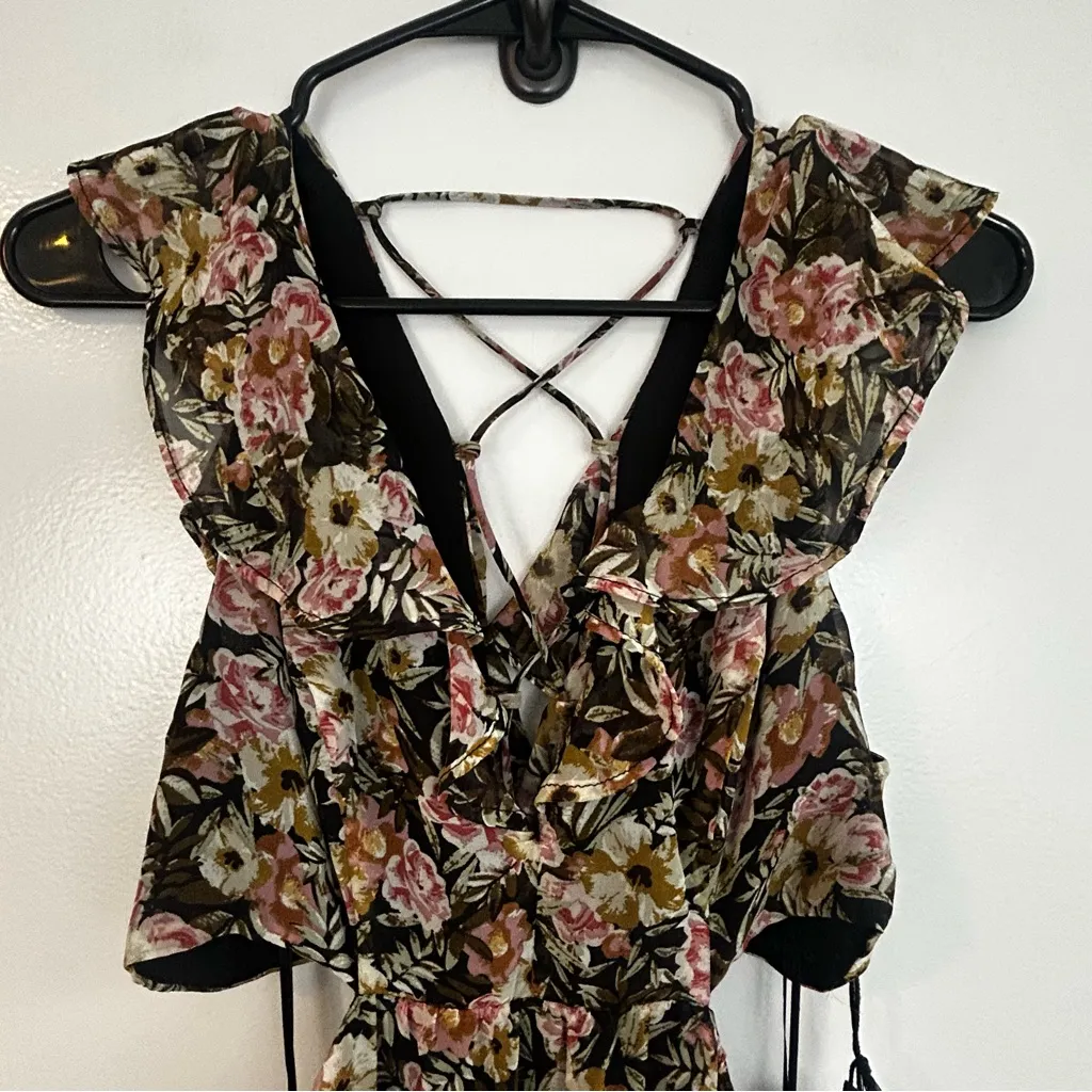 NWT ASTR Black Multi Floral Cut Out Ruffle V-neck Flowy Maxi Dress Medium - Image 15