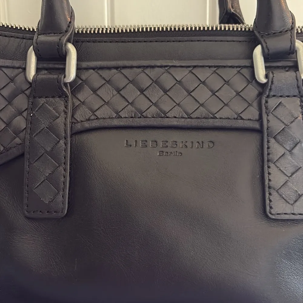 Liebeskind Black Leather Bag with Woven Design - Image 3