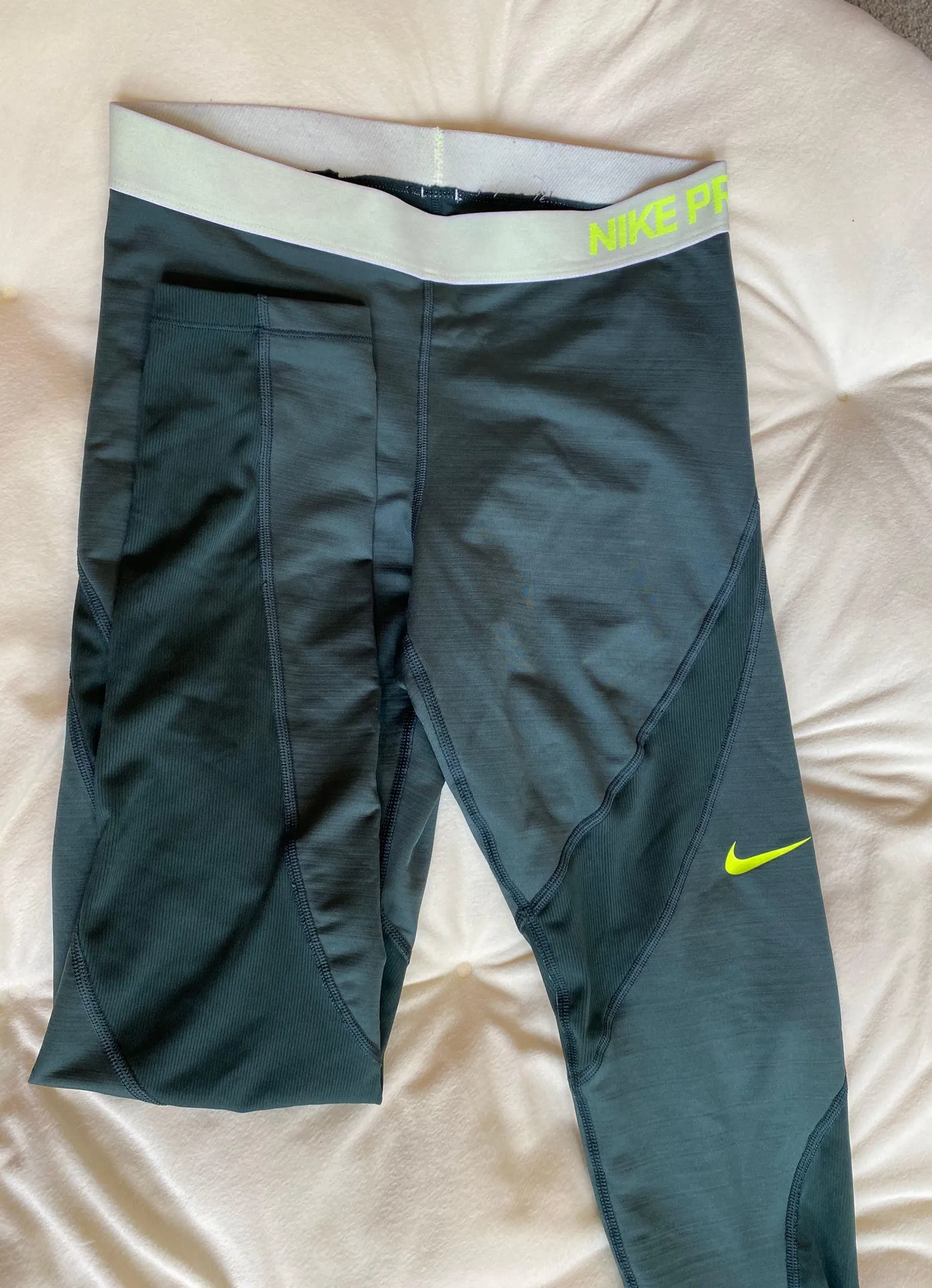 Nike Women’s  Hyper Warm Green Leggings - Image 3