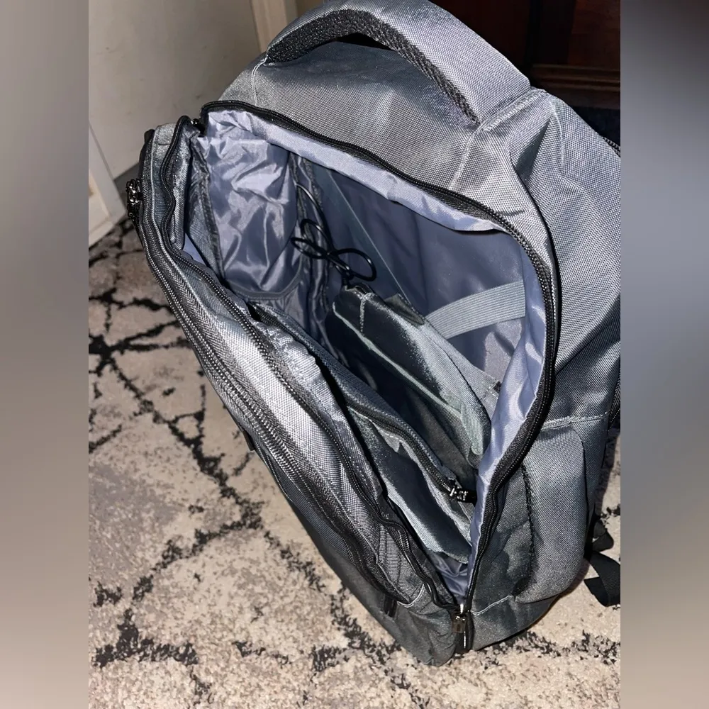 ⚠️ SOLD ⚠️Travel backpack Gray - Image 8