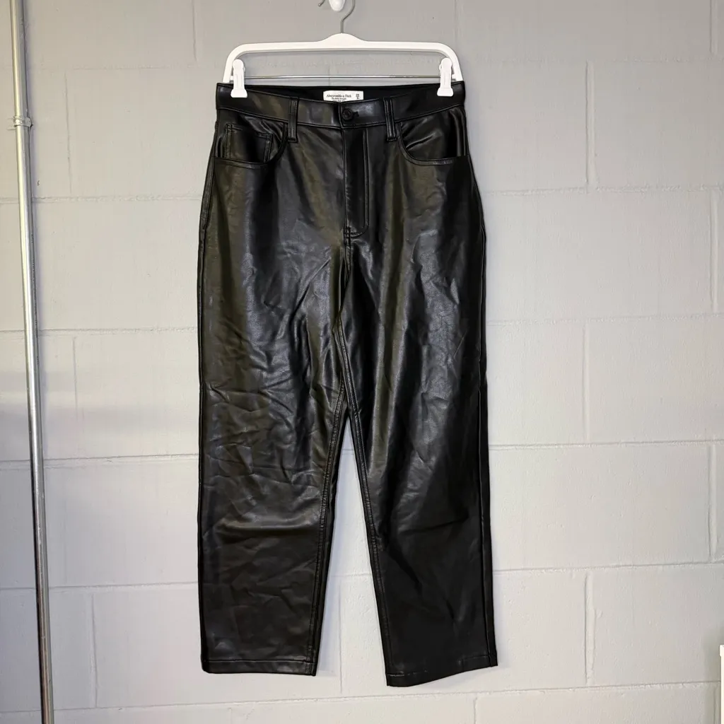 NWT Abercrombie & Fitch The Ankle Straight Ultra High Rise in Leather 8/29 Short - Image 4