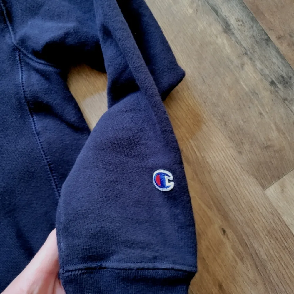 Women's Vintage Champion Crewneck Navy Size Medium - Image 4