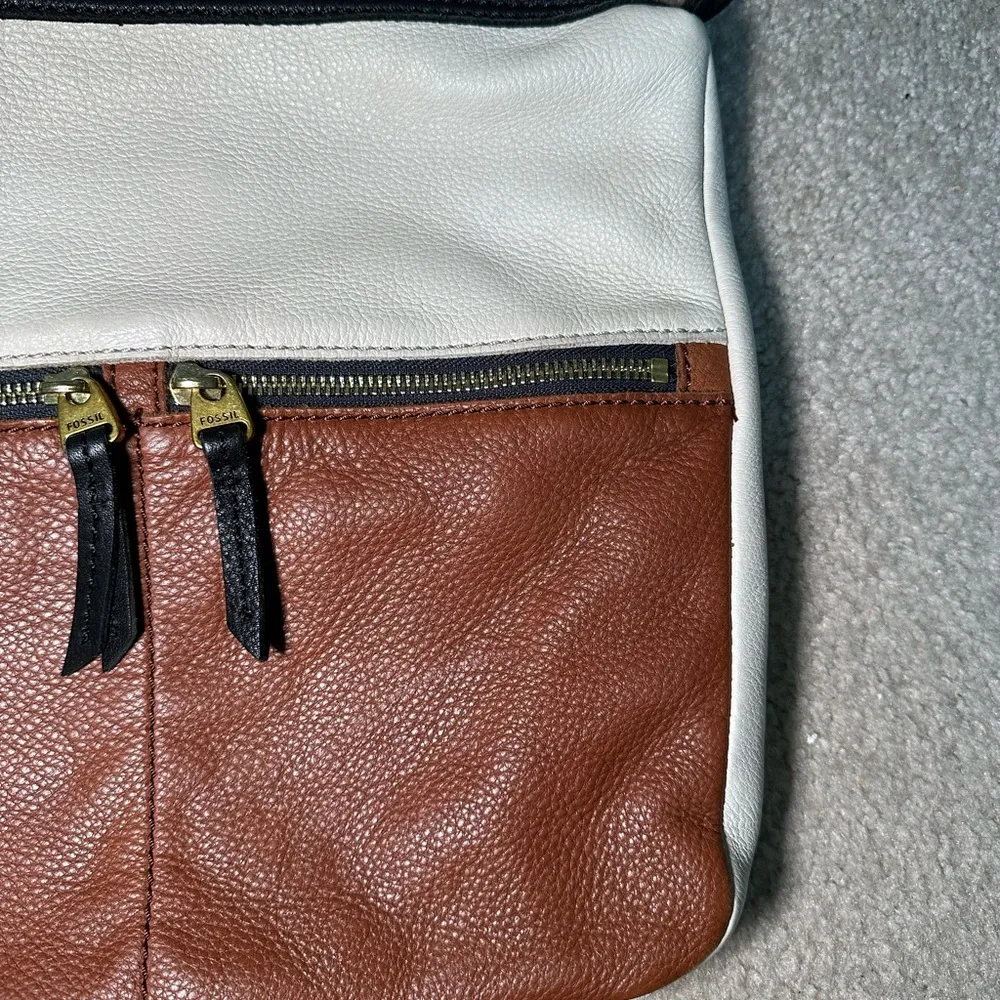 Fossil Erin Leather Colorblock Crossbody Purse Bag Messenger Cream Brown Pockets - Image 3