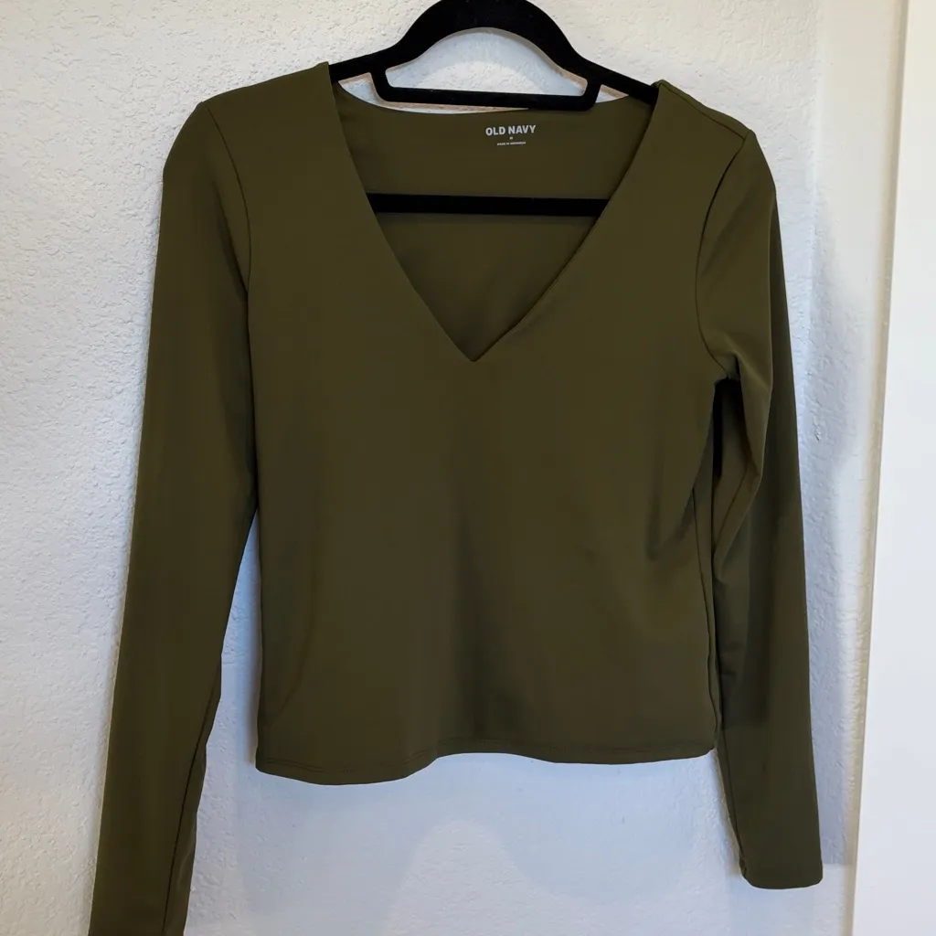 Old Navy Modern Double-Layer V-Neck Long Sleeve Size M - Image 4
