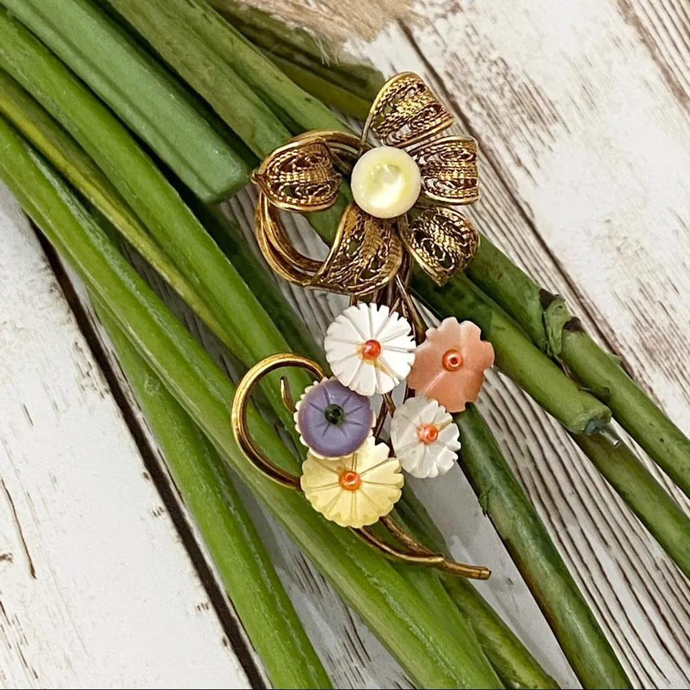 Vintage Flower Mother of Pearl Filigree Brooch - Image 3