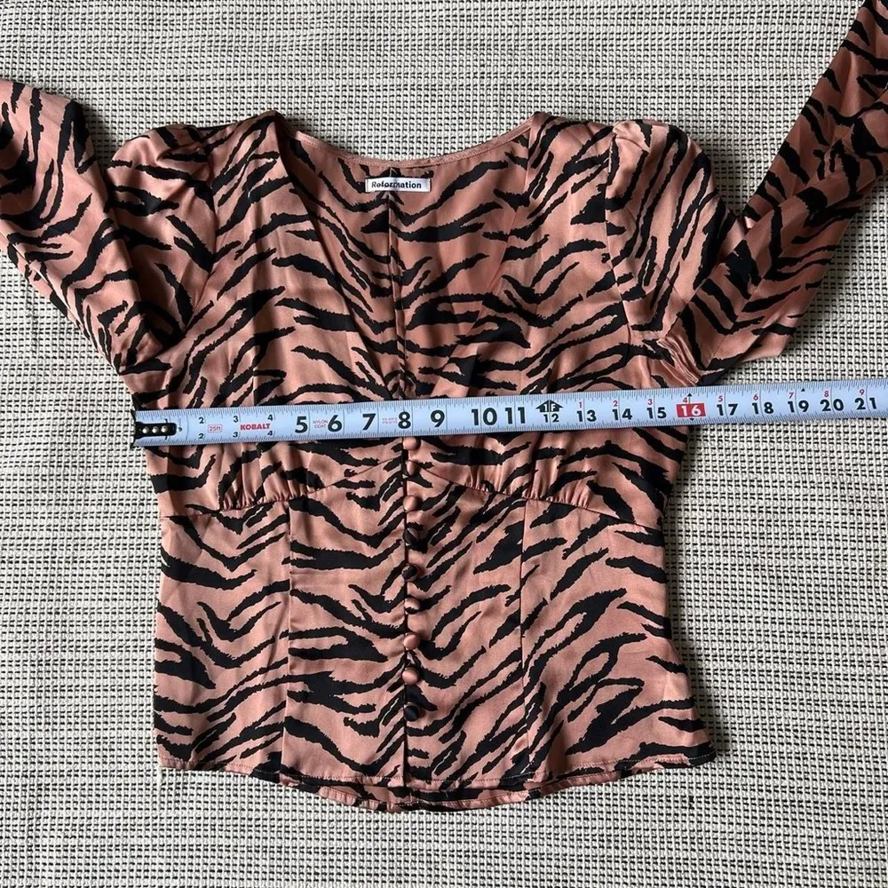 Reformation Cadence 100% Silk Top! ❗️Small Flaw - Image 3