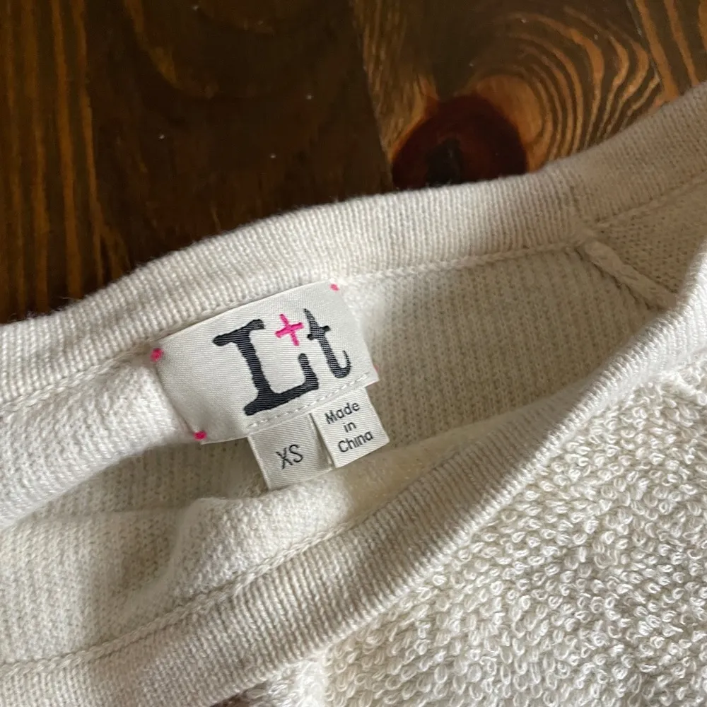 L+T Cream and Red Sweater Size XS - Image 3