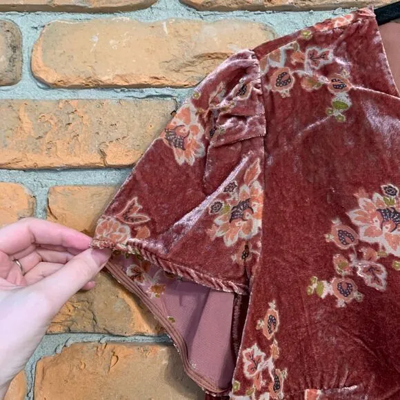 Adyson Parker Top Women's 1X Pink Velvet Floral V-Neck Short Sleeve Blouse Mauve - Image 2