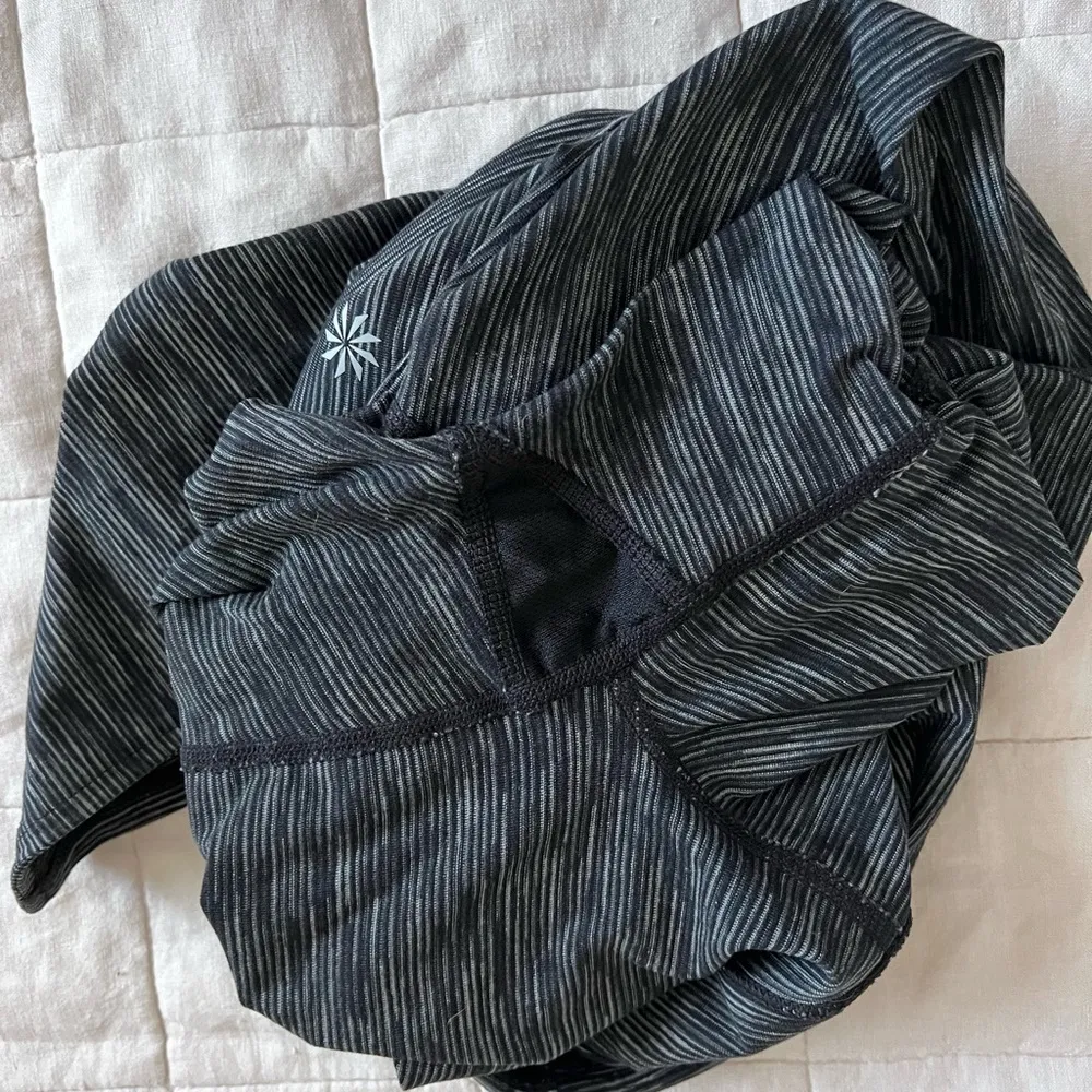 Athleta Energy Power Up Space Dye Grey Athletic Capri Yoga Pants - Small - Image 3