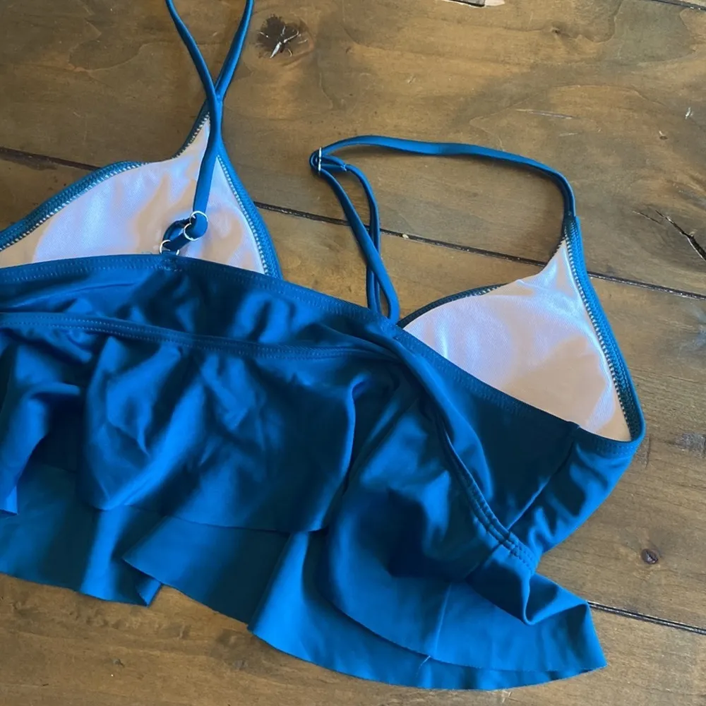 Blue Ruffled‎ Bikini Top cup support ruffle hem bikini top teal blue size M Size M - Image 6