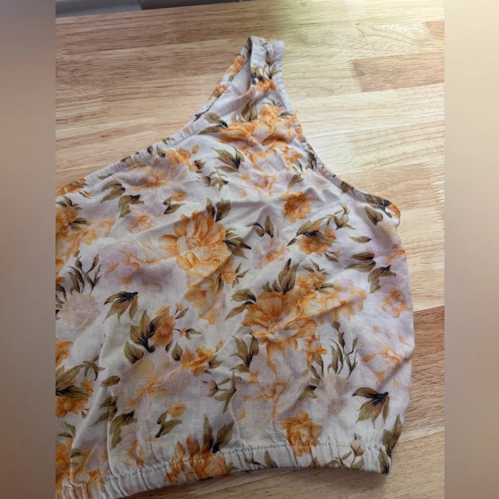 American Eagle Floral One Shoulder Crop Top - Image 2