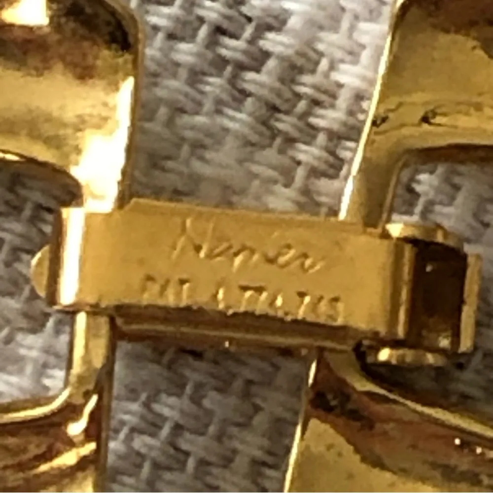 NAPIER VTG White Enamel Metal w/ gold tone clasp Chunky Curb Chain 16” Necklace - Image 5