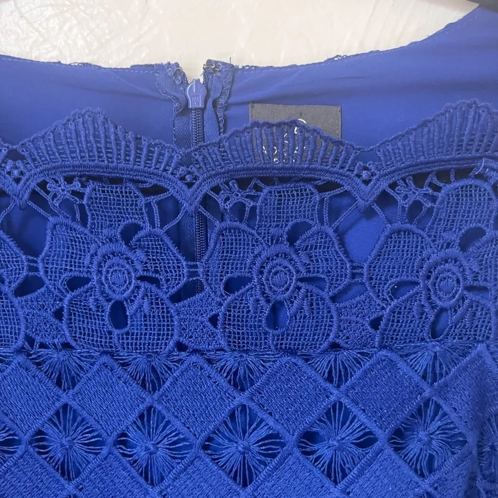 Adrianna Papell blue lace dress size 4 - Image 2