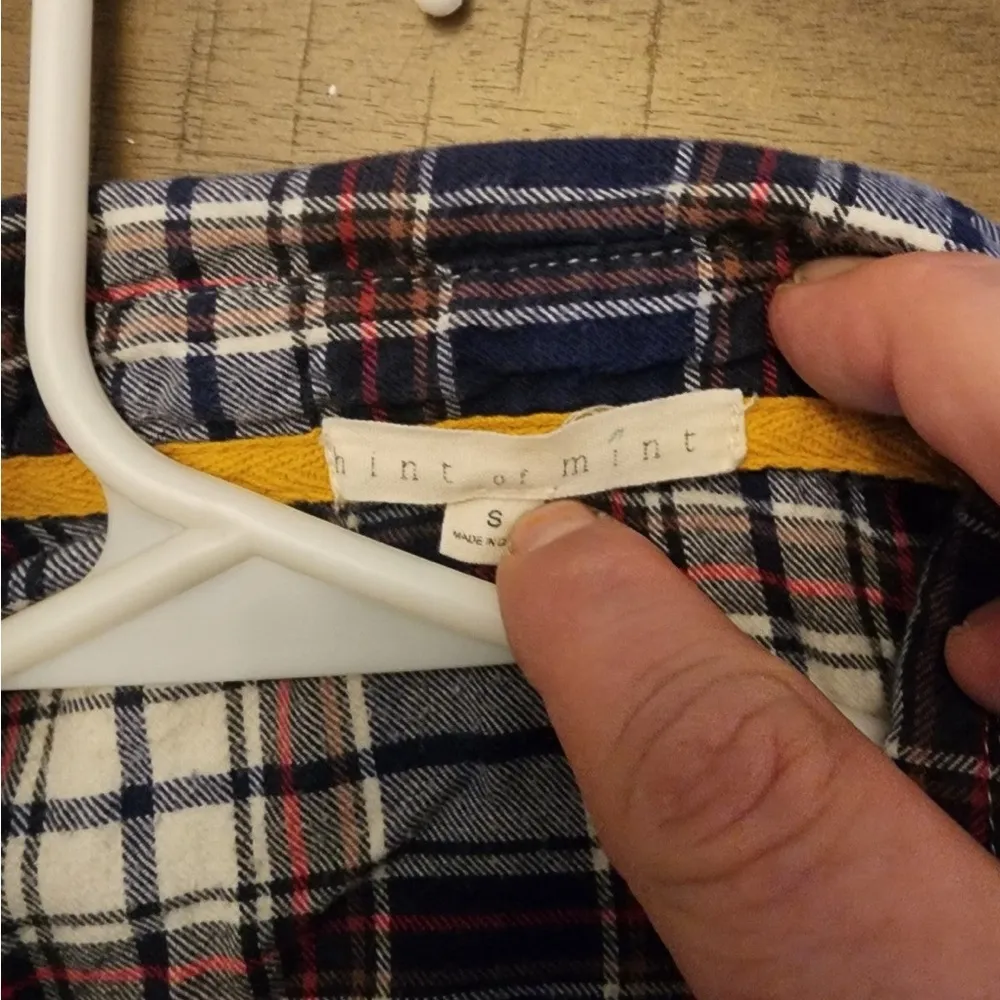 Hint of mint plaid flannel lace back shirt size small - Image 3