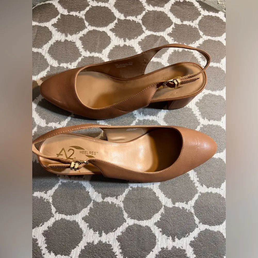 A2 By Aerosoles Tan Block Heel Slingbacks Heel Rest Silver Age style classic Size 10 - Image 2