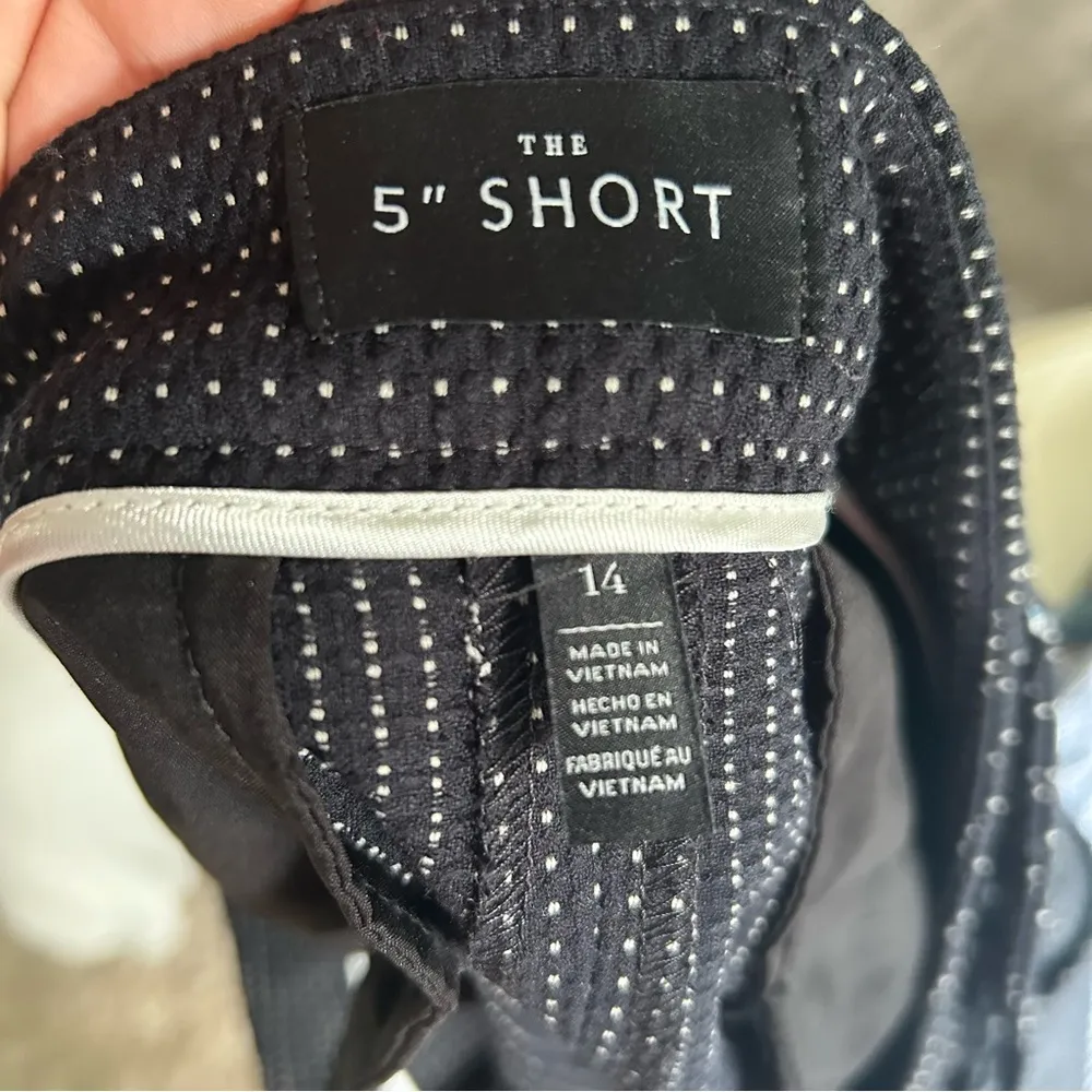 White House Black Market Swiss Dot 5”Shorts WHBM G8 - Image 5