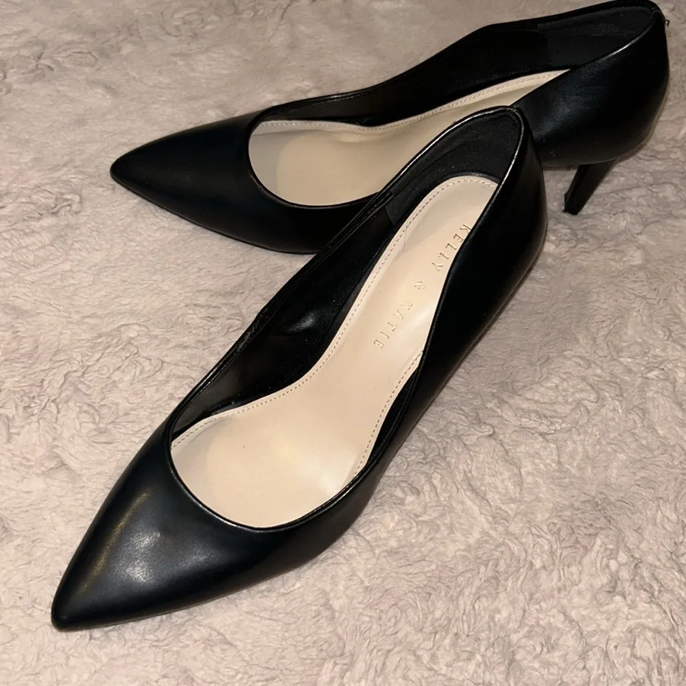heels size 8.5M - Image 12