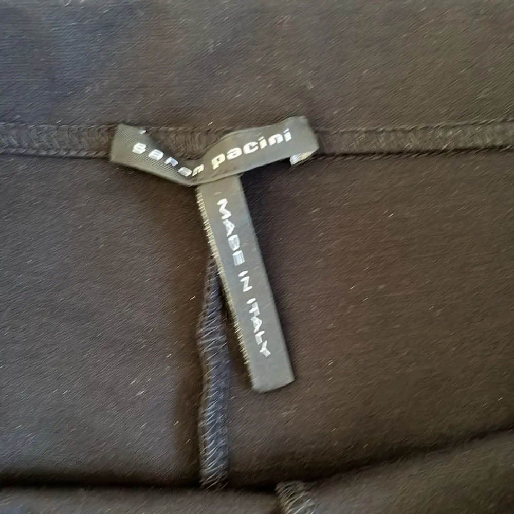 Sarah Pacini black stratight leg pull on pants. Size 3 Size L - Image 2