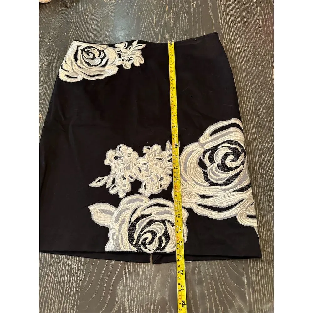White House Black Embroidered Market Women's Black Floral Pencil Skirt Size 6 - Image 3